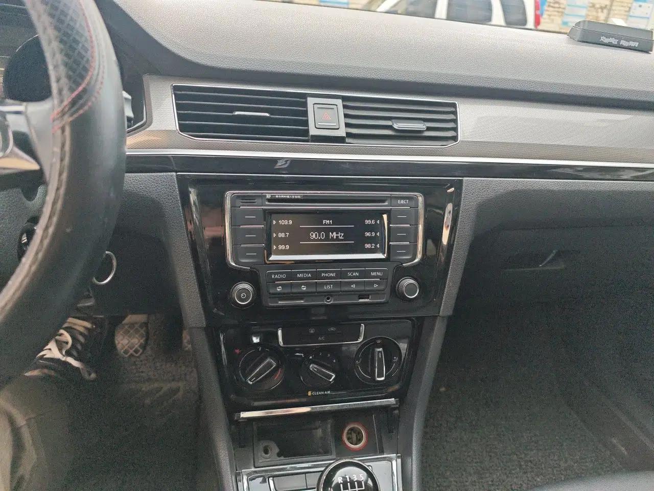 Volkswagen Bora 2017 1.6L Manual Comfort Model — миниатюра 13