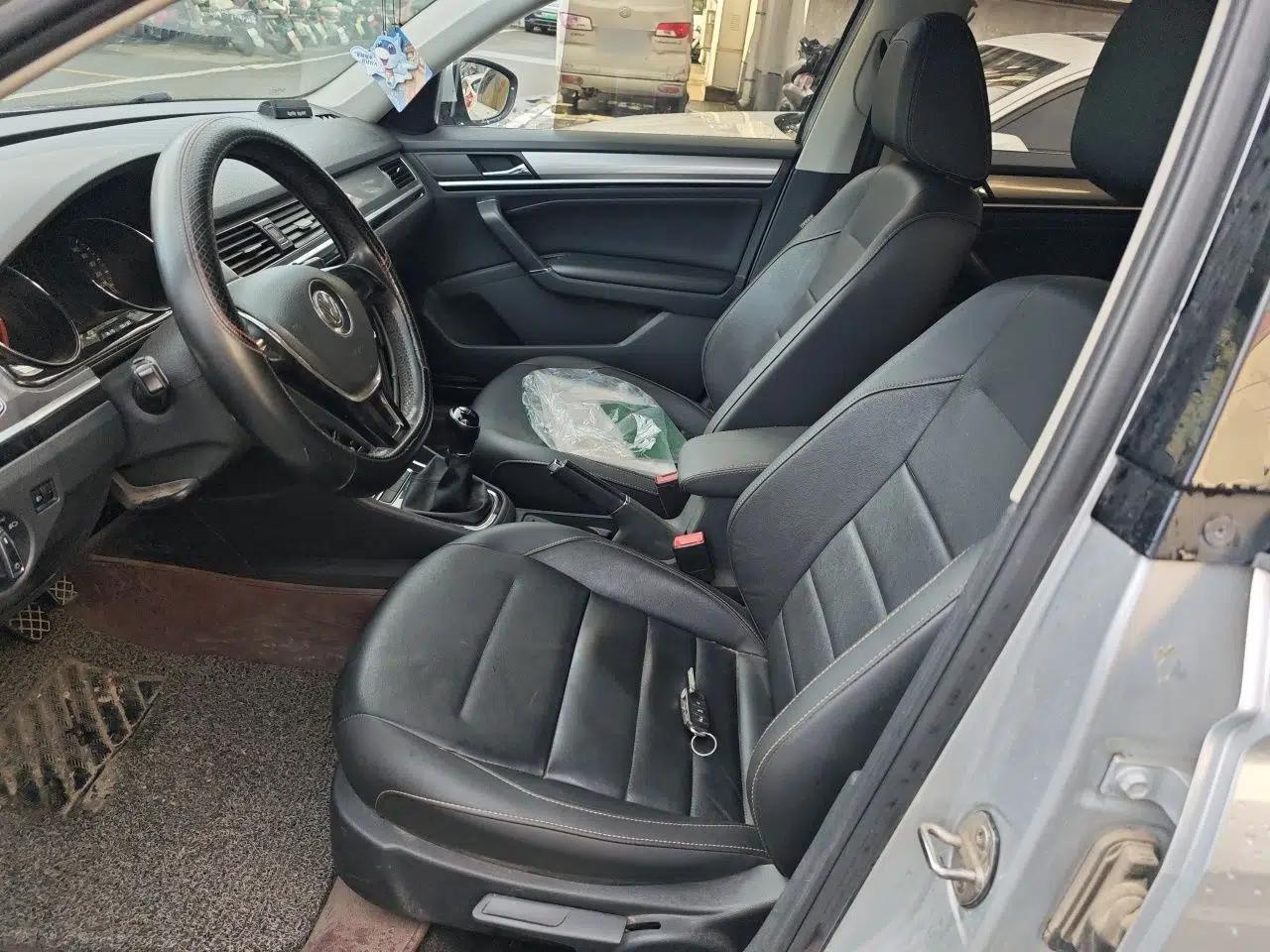 Volkswagen Bora 2017 1.6L Manual Comfort Model — миниатюра 15