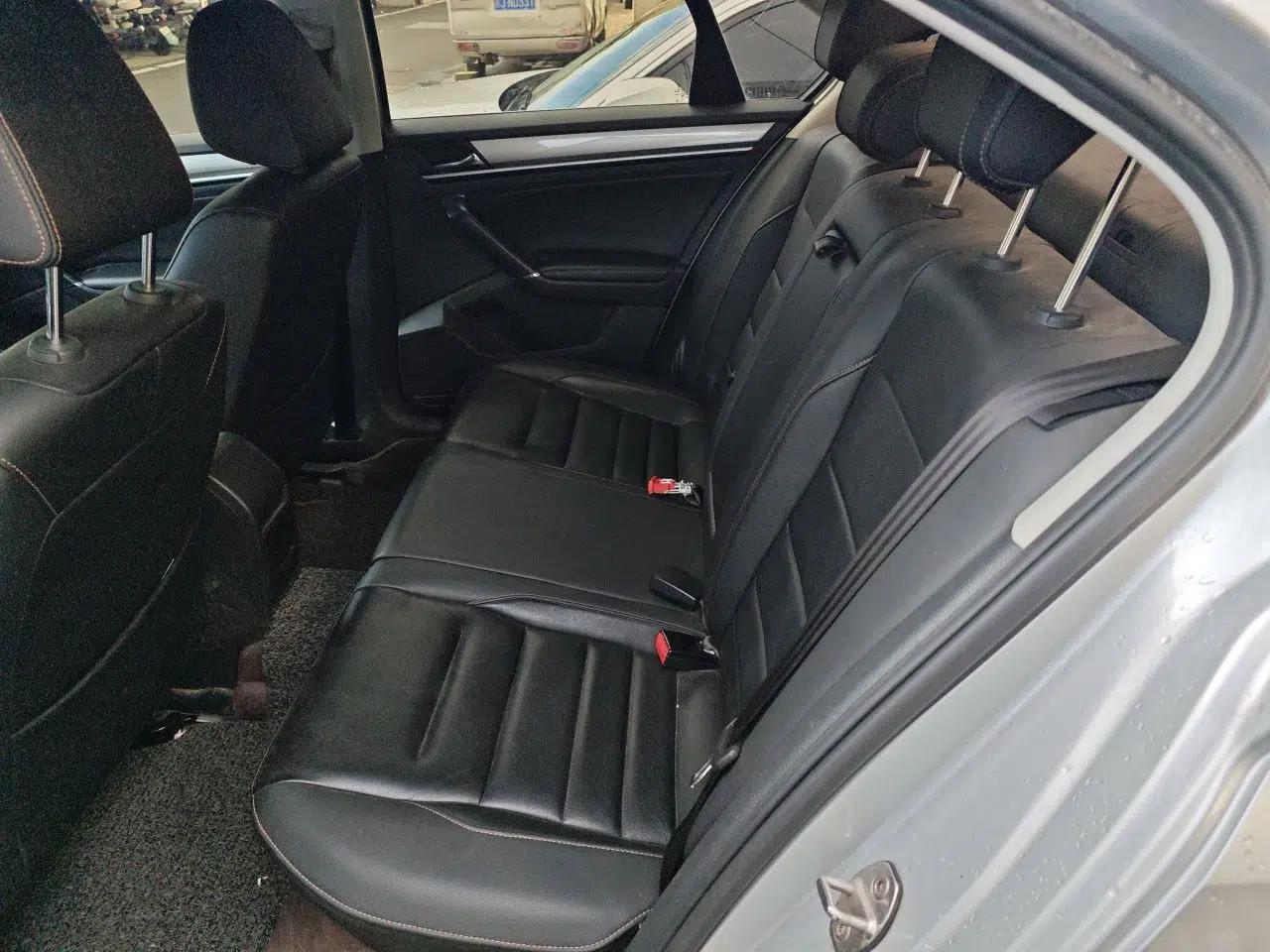 Volkswagen Bora 2017 1.6L Manual Comfort Model — миниатюра 17