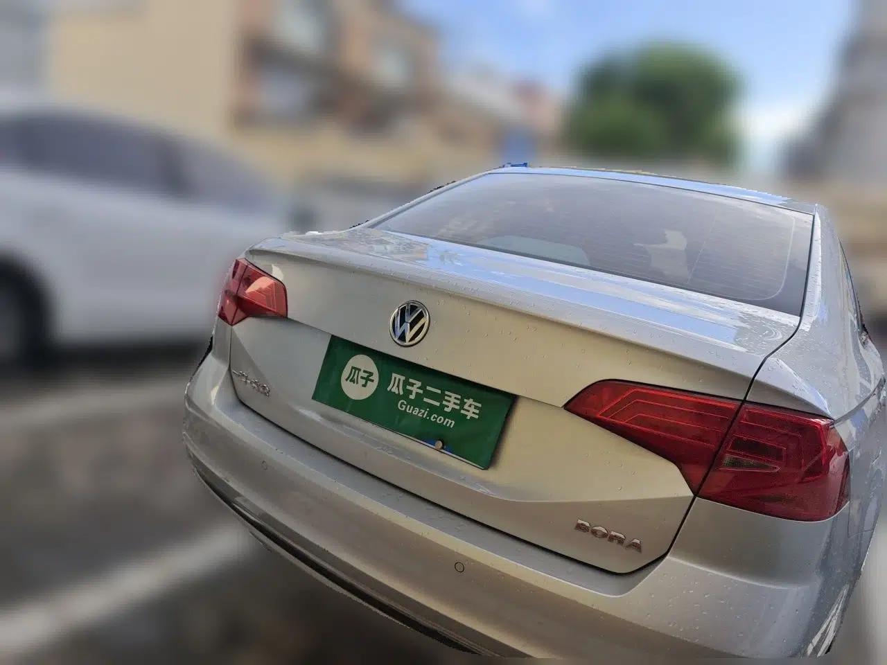 Volkswagen Bora 2017 1.6L Manual Comfort Model — миниатюра 5