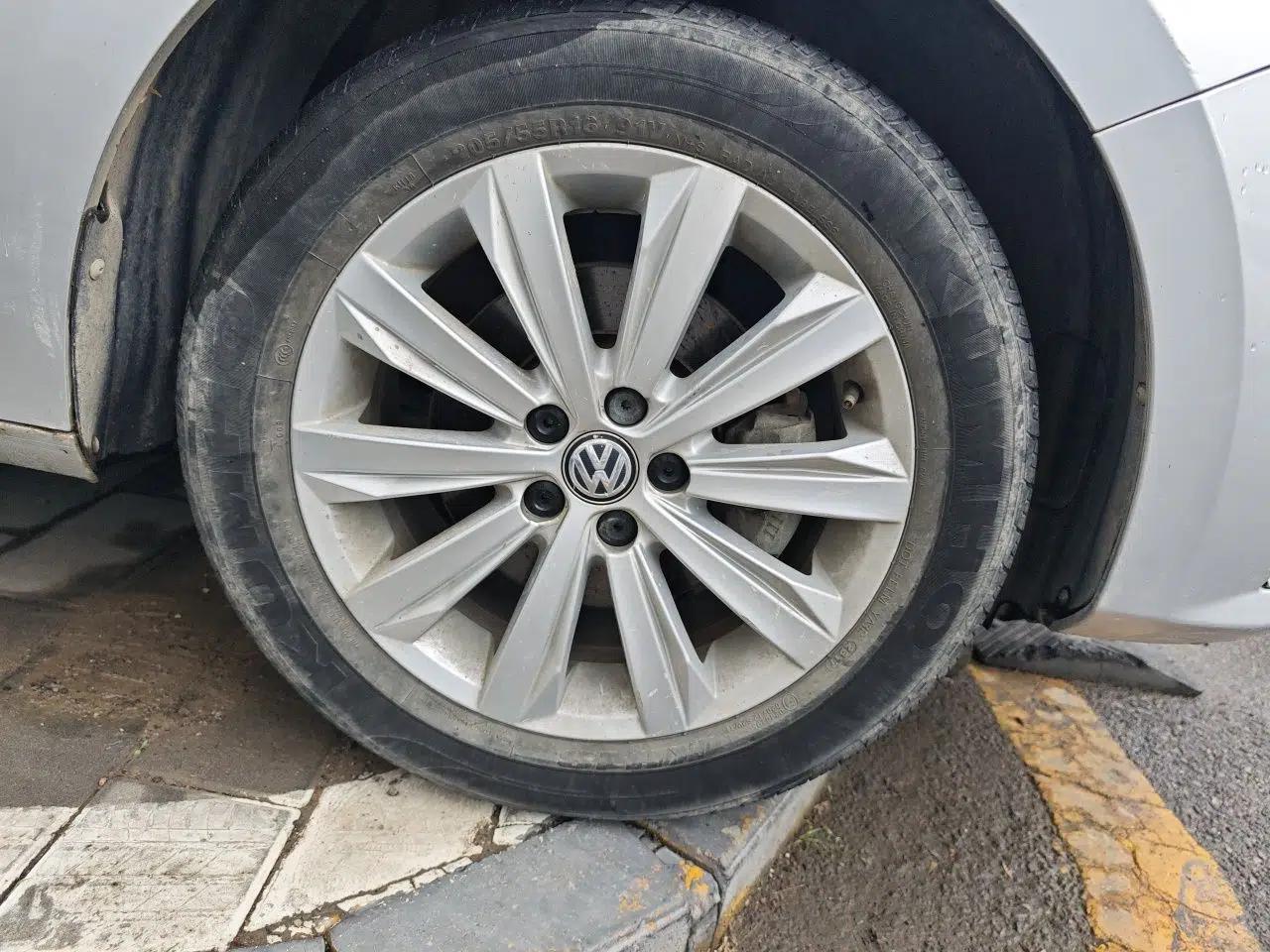 Volkswagen Bora 2017 1.6L Manual Comfort Model — миниатюра 8