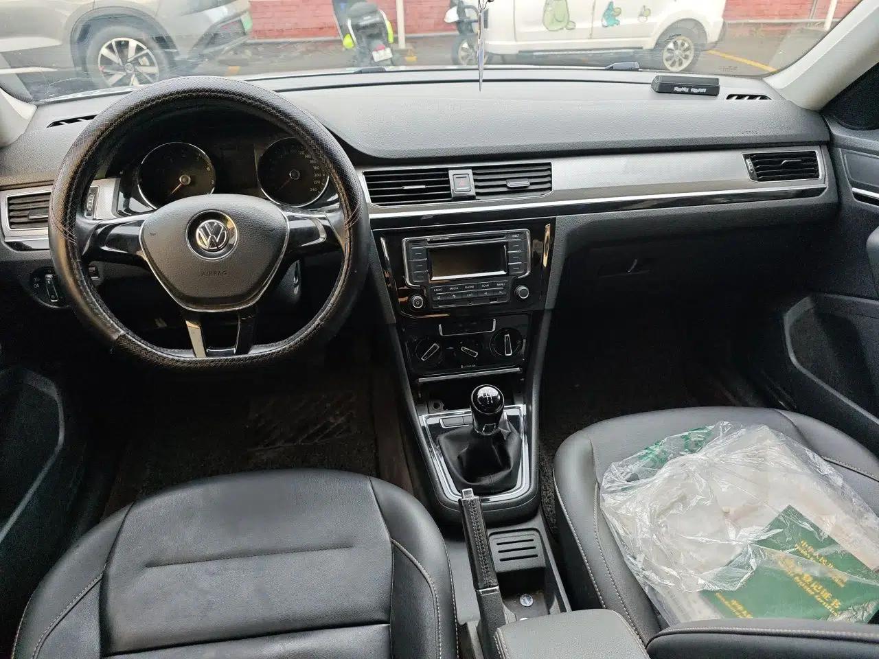 Volkswagen Bora 2017 1.6L Manual Comfort Model — миниатюра 9
