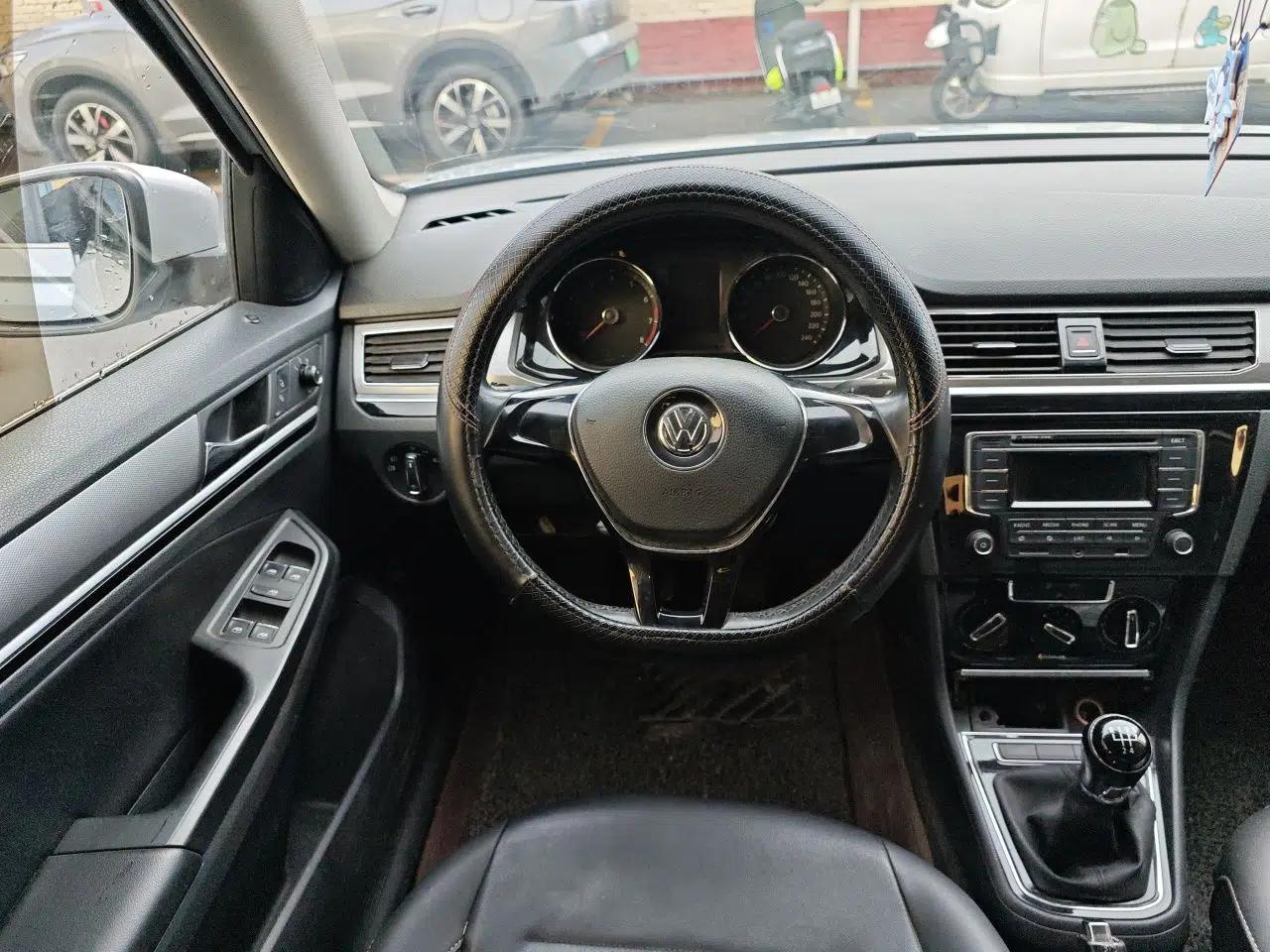 Volkswagen Bora 2017 1.6L Manual Comfort Model — миниатюра 10