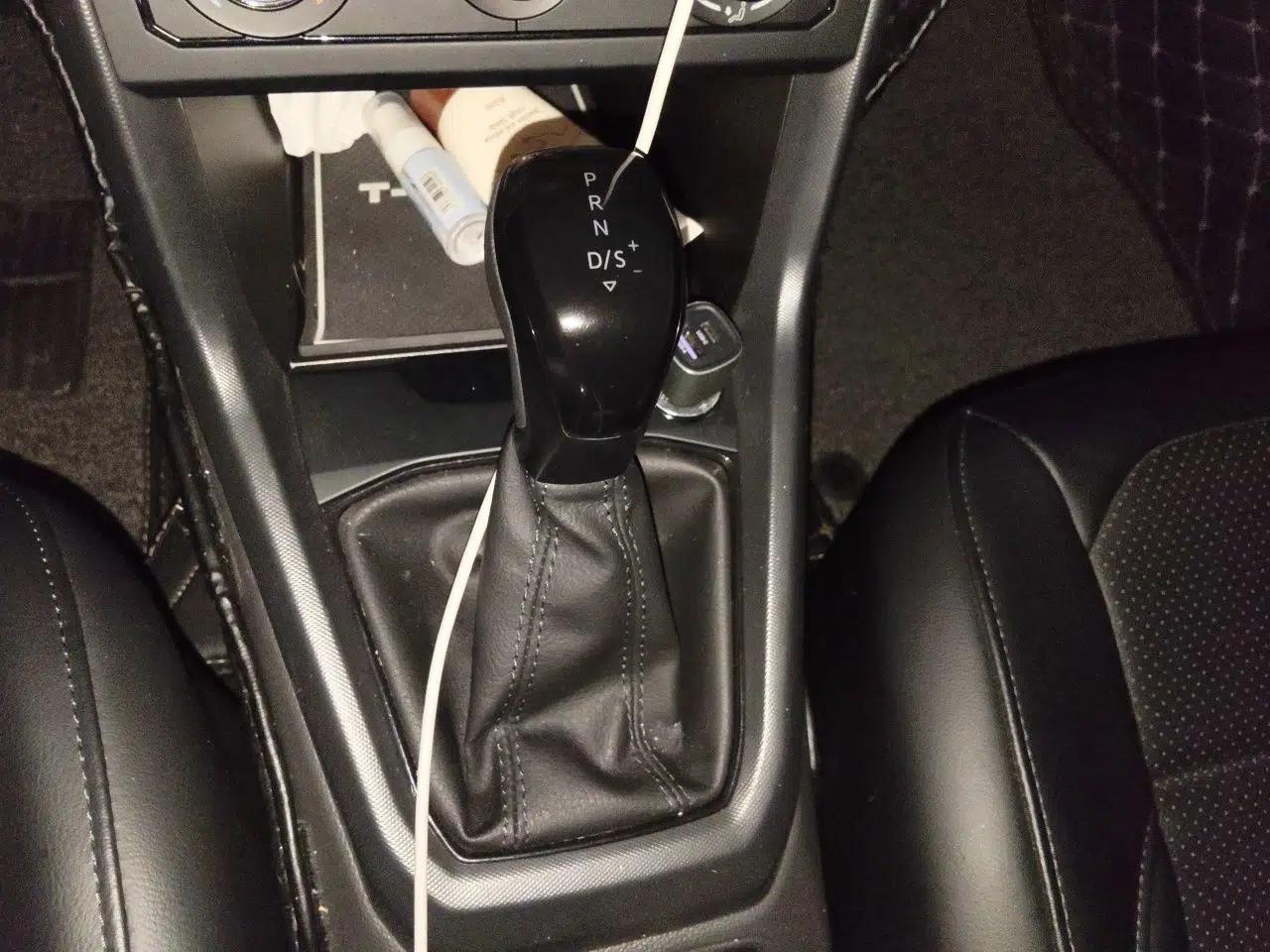 Volkswagen T-Cross 2020 1.5L Automatic Fashion Edition — миниатюра 14