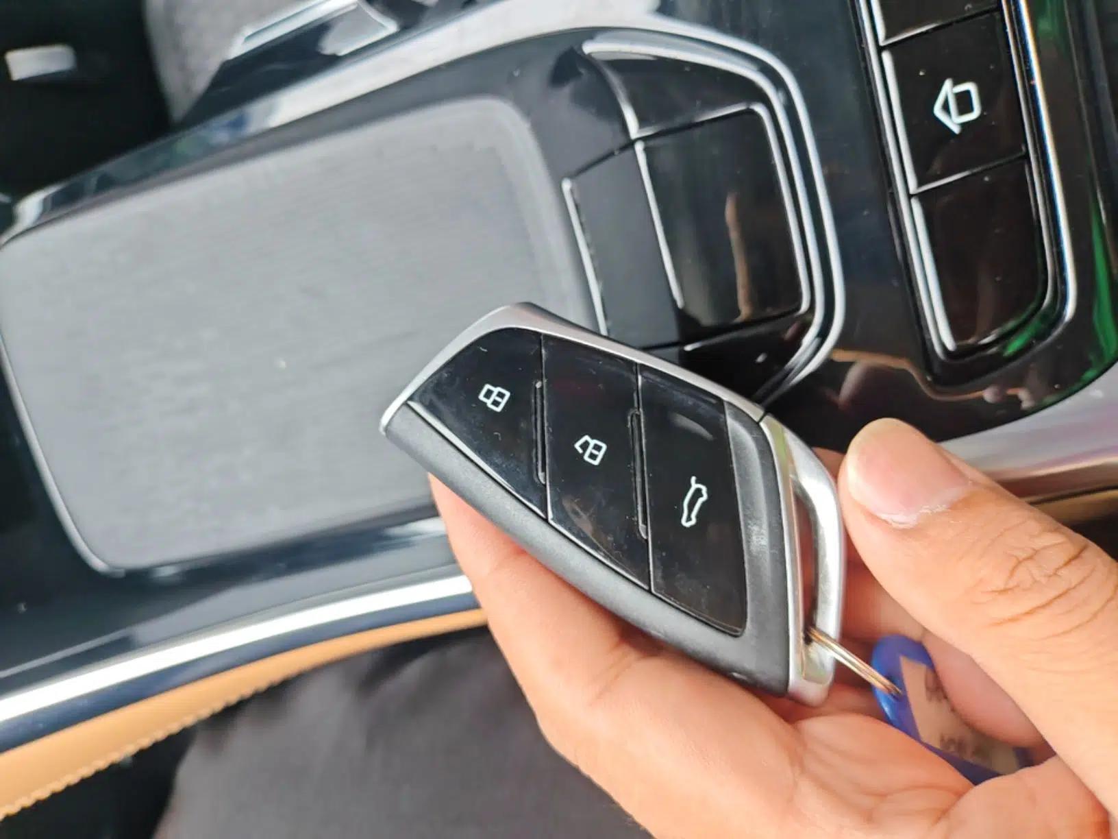 SAIC MAXUS G50 PHEV 2025 Leading Edition — миниатюра 28