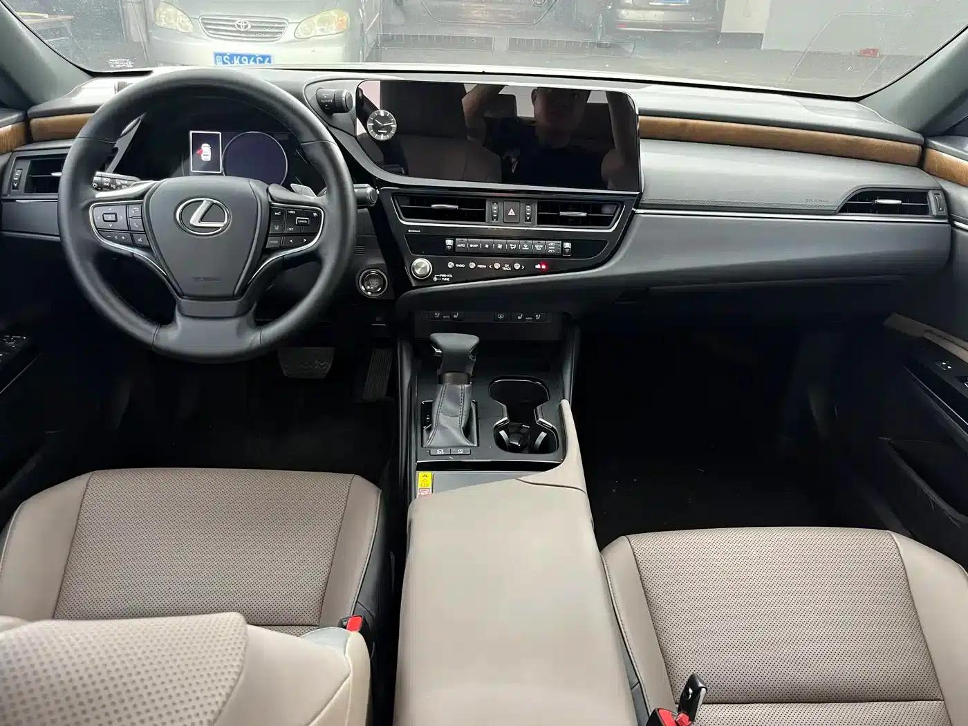 Lexus ES 2024 200 Premium Edition — миниатюра 3