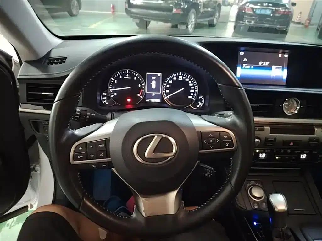 Lexus ES 2015 200 Elite Edition — миниатюра 11