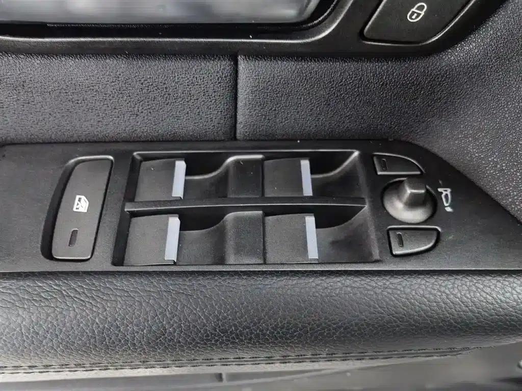 Range Rover Evoque 2018 240PS Pure Luxury Edition — миниатюра 9
