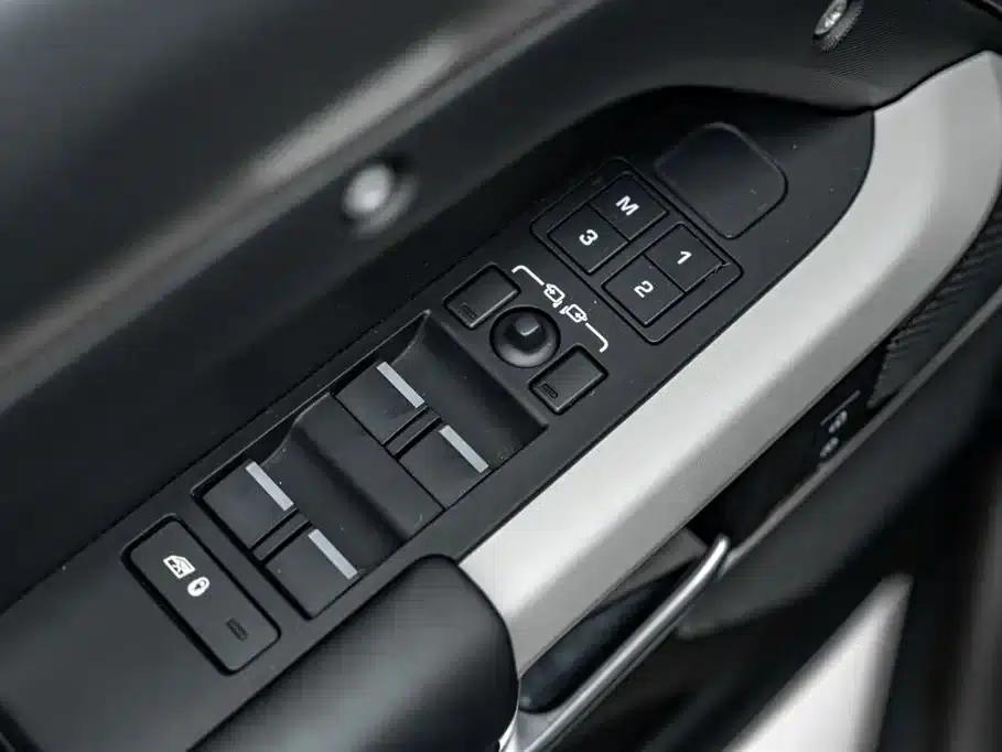 2024 Land Rover Defender 110 3.0T P400 XS — миниатюра 13