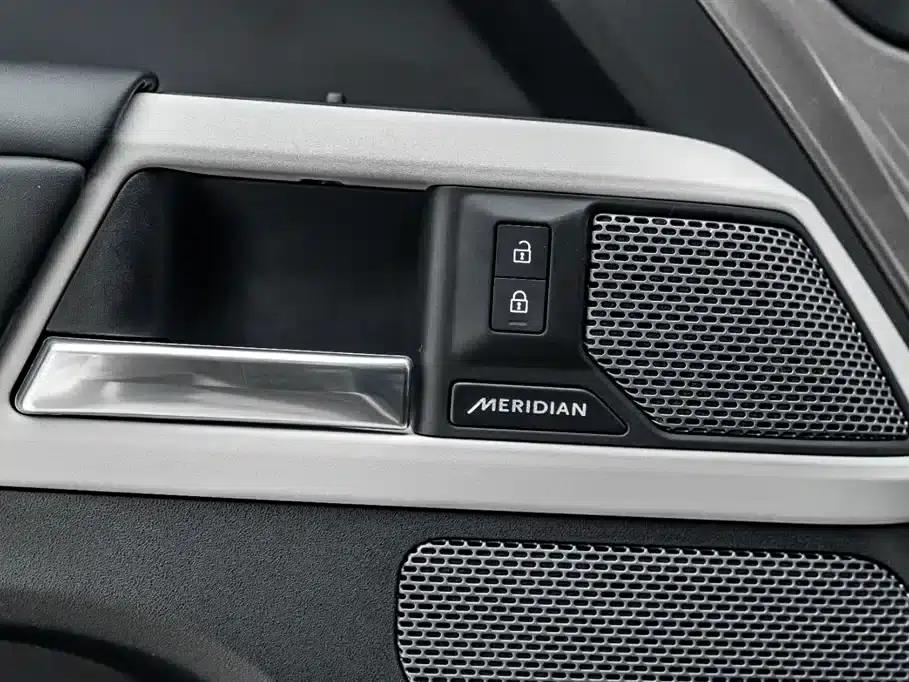 2024 Land Rover Defender 110 3.0T P400 XS — миниатюра 14