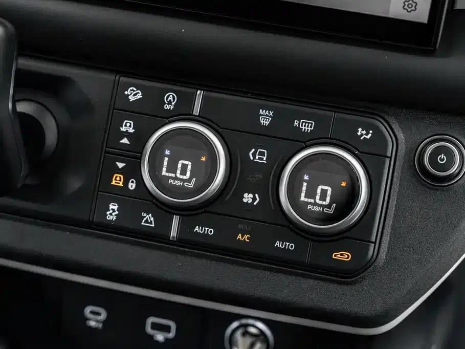 2024 Land Rover Defender 110 3.0T P400 XS — миниатюра 28