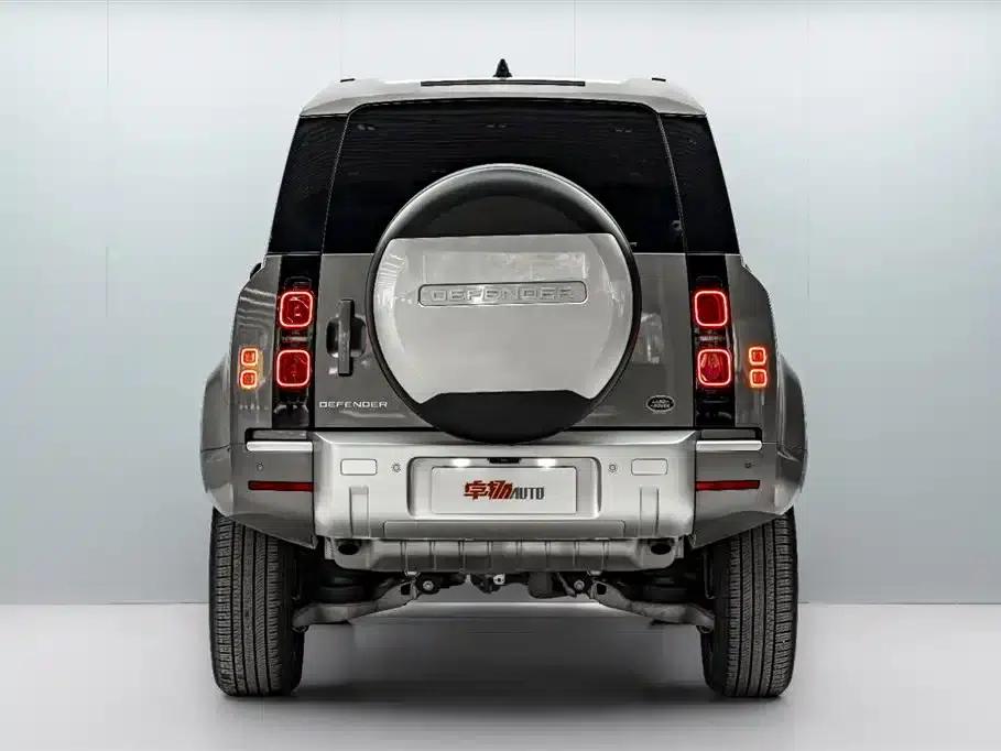 2024 Land Rover Defender 110 3.0T P400 XS — миниатюра 6