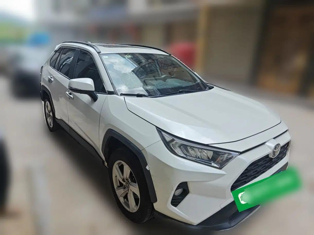 Toyota RAV4 2020 2.0L CVT Two-Wheel Drive Fashion Edition — миниатюра 3