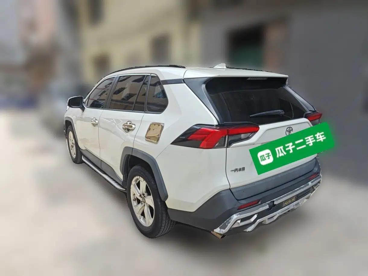 Toyota RAV4 2020 2.0L CVT Two-Wheel Drive Fashion Edition — миниатюра 4
