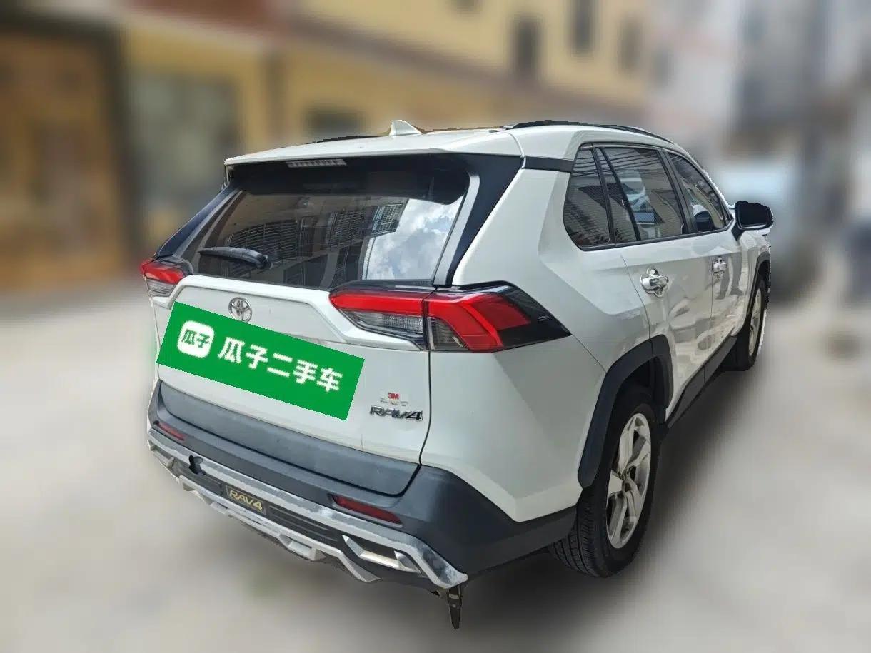 Toyota RAV4 2020 2.0L CVT Two-Wheel Drive Fashion Edition — миниатюра 6