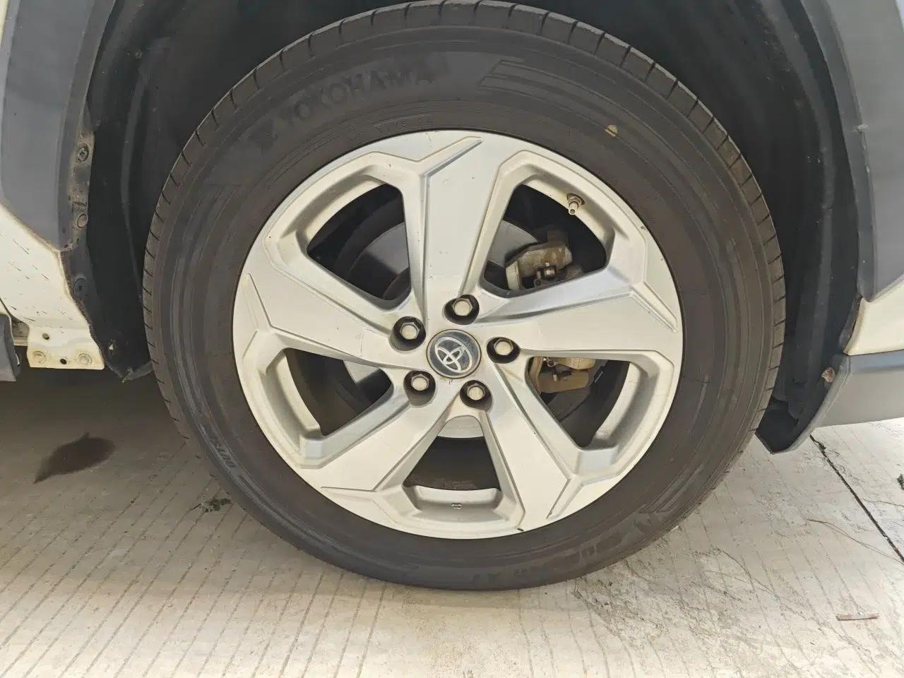 Toyota RAV4 2020 2.0L CVT Two-Wheel Drive Fashion Edition — миниатюра 8
