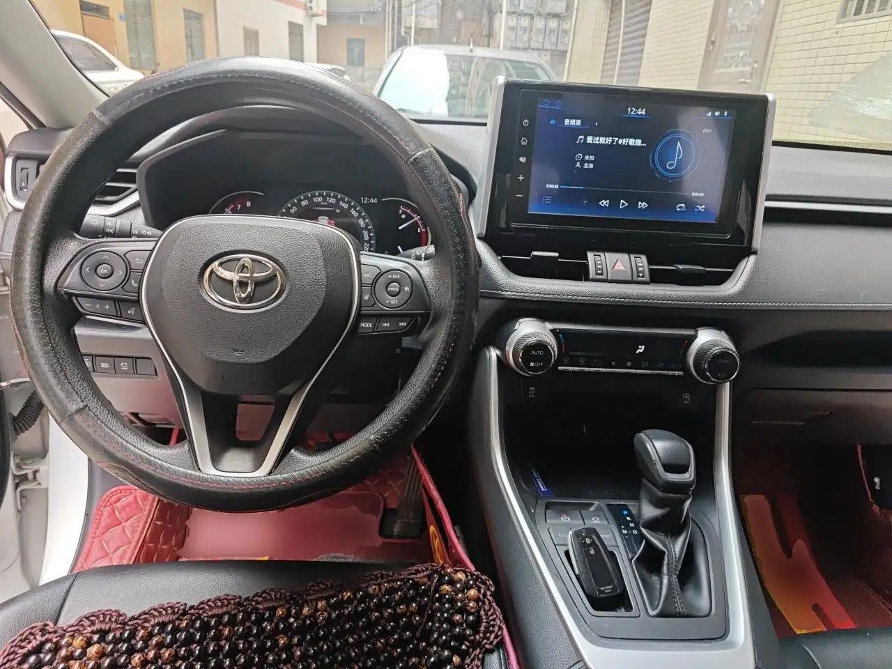 Toyota RAV4 2020 2.0L CVT Two-Wheel Drive Fashion Edition — миниатюра 9
