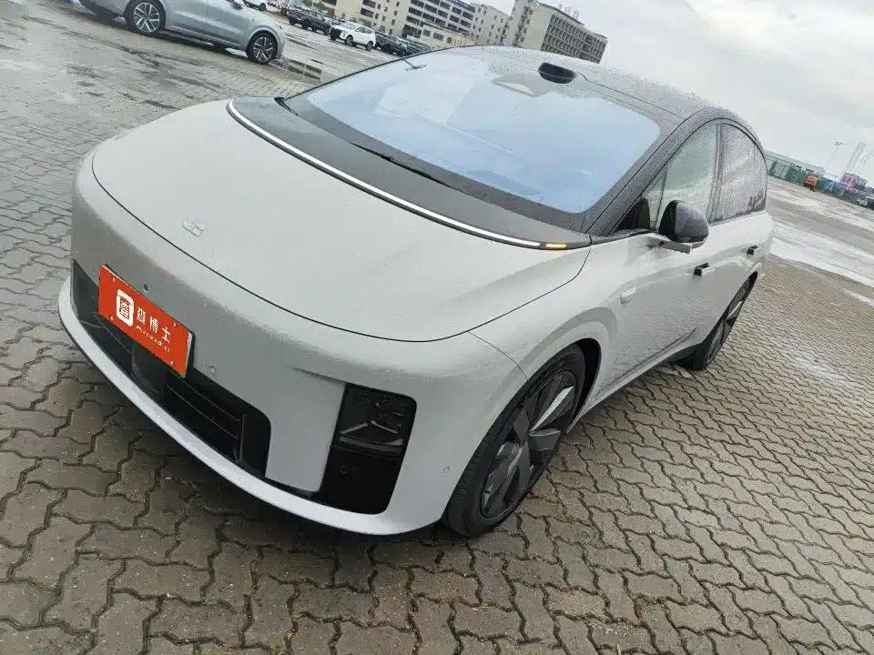 Li Auto i8 2025 Standard Edition — миниатюра 1