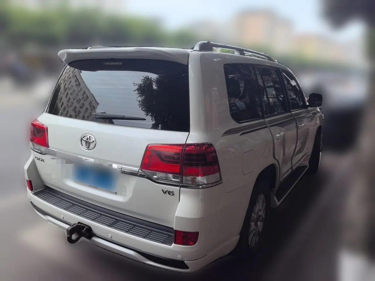 Toyota Land Cruiser 2016 4.0L Automatic GX-R — миниатюра 6