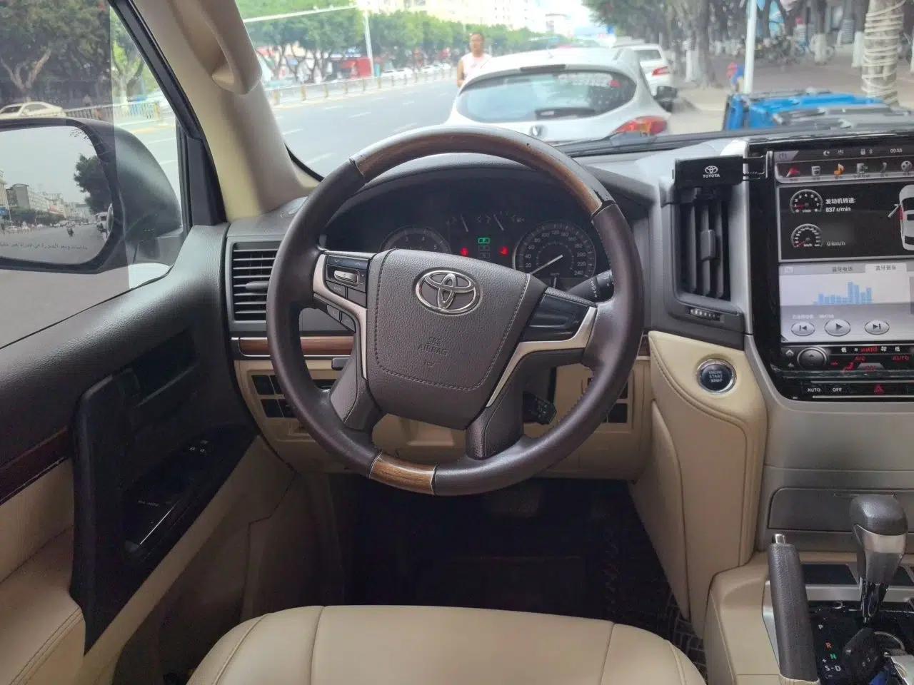 Toyota Land Cruiser 2016 4.0L Automatic GX-R — миниатюра 10