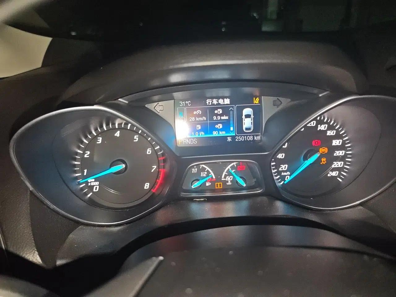 Ford Kuga 2013 2.0L GTDi Four-Wheel-Drive Elite Model — миниатюра 11