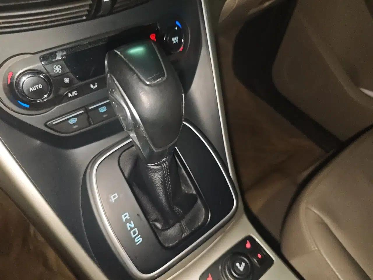 Ford Kuga 2013 2.0L GTDi Four-Wheel-Drive Elite Model — миниатюра 14
