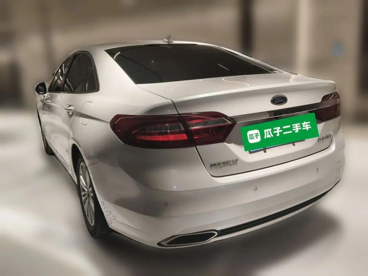 Ford Taurus 2017 EcoBoost 245 Fashion Edition — миниатюра 4