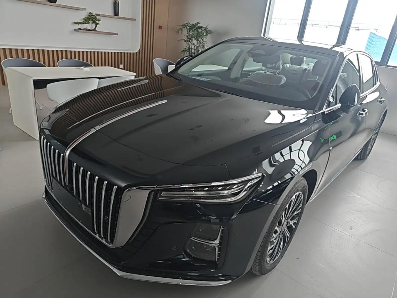 Hongqi H5 2025 2.0T Automatic Flag Edition – 500 000 Units Commemorative Version — миниатюра 1