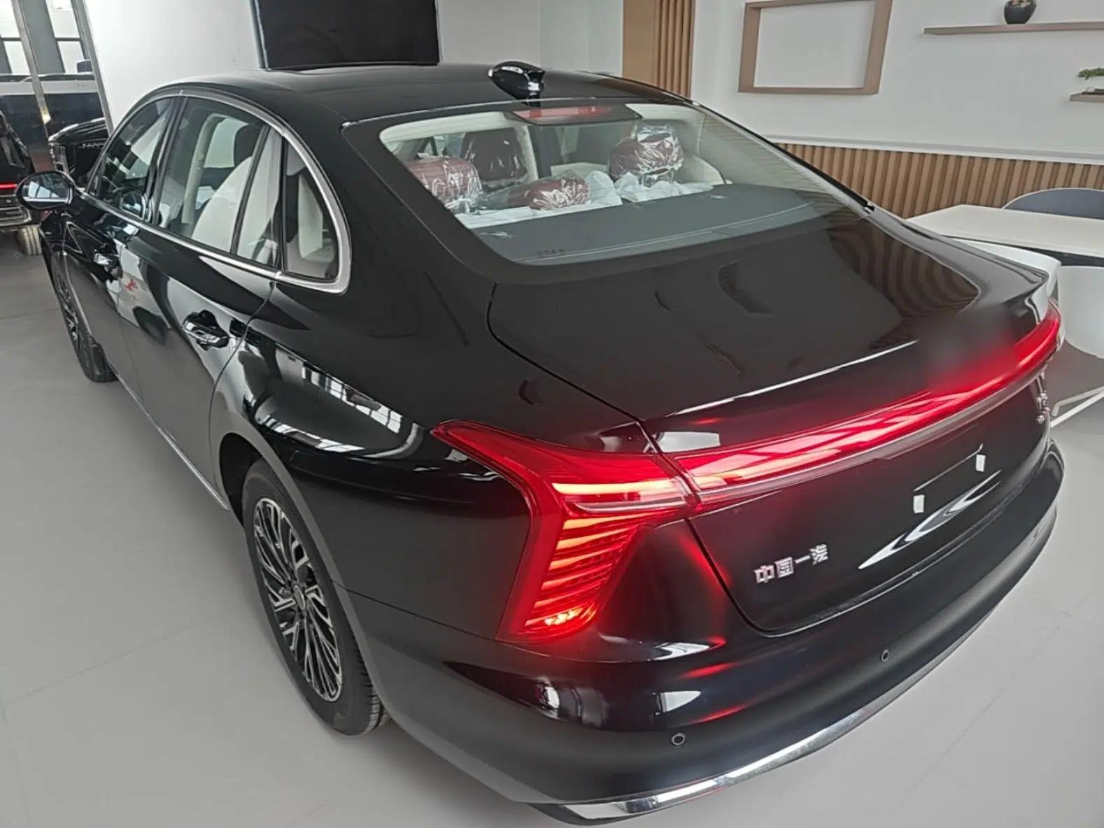 Hongqi H5 2025 2.0T Automatic Flag Edition – 500 000 Units Commemorative Version — миниатюра 13