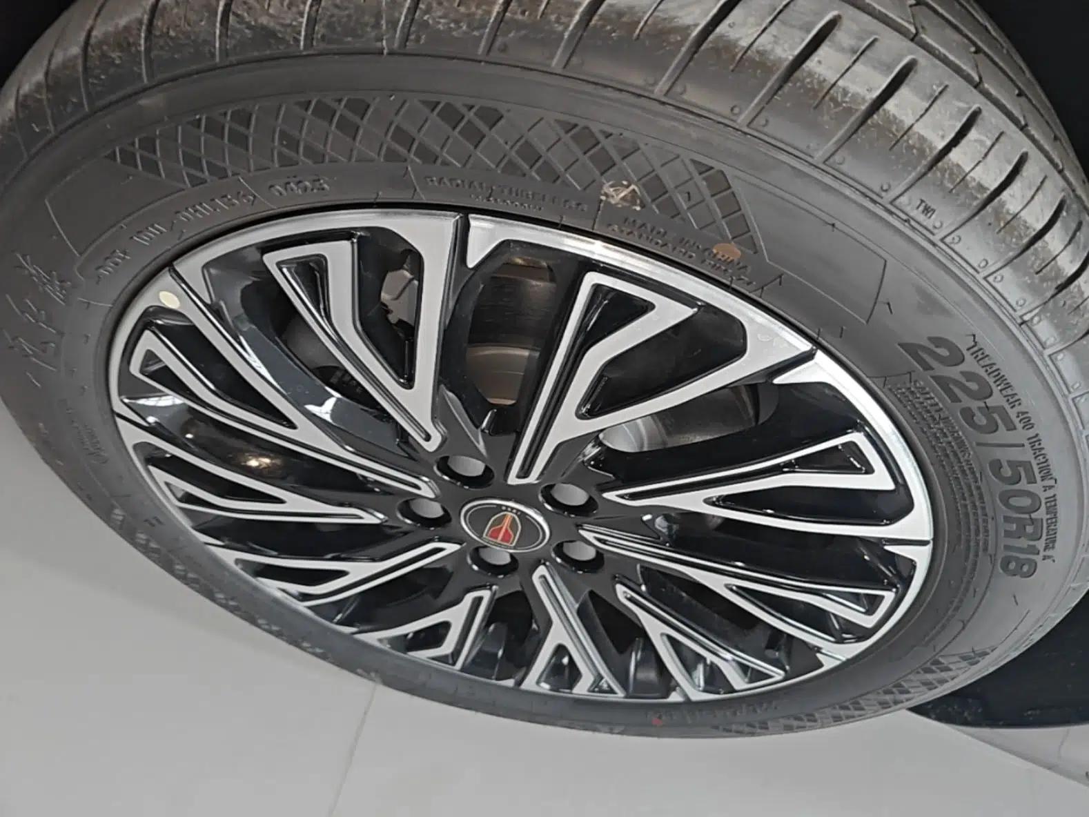 Hongqi H5 2025 2.0T Automatic Flag Edition – 500 000 Units Commemorative Version — миниатюра 15