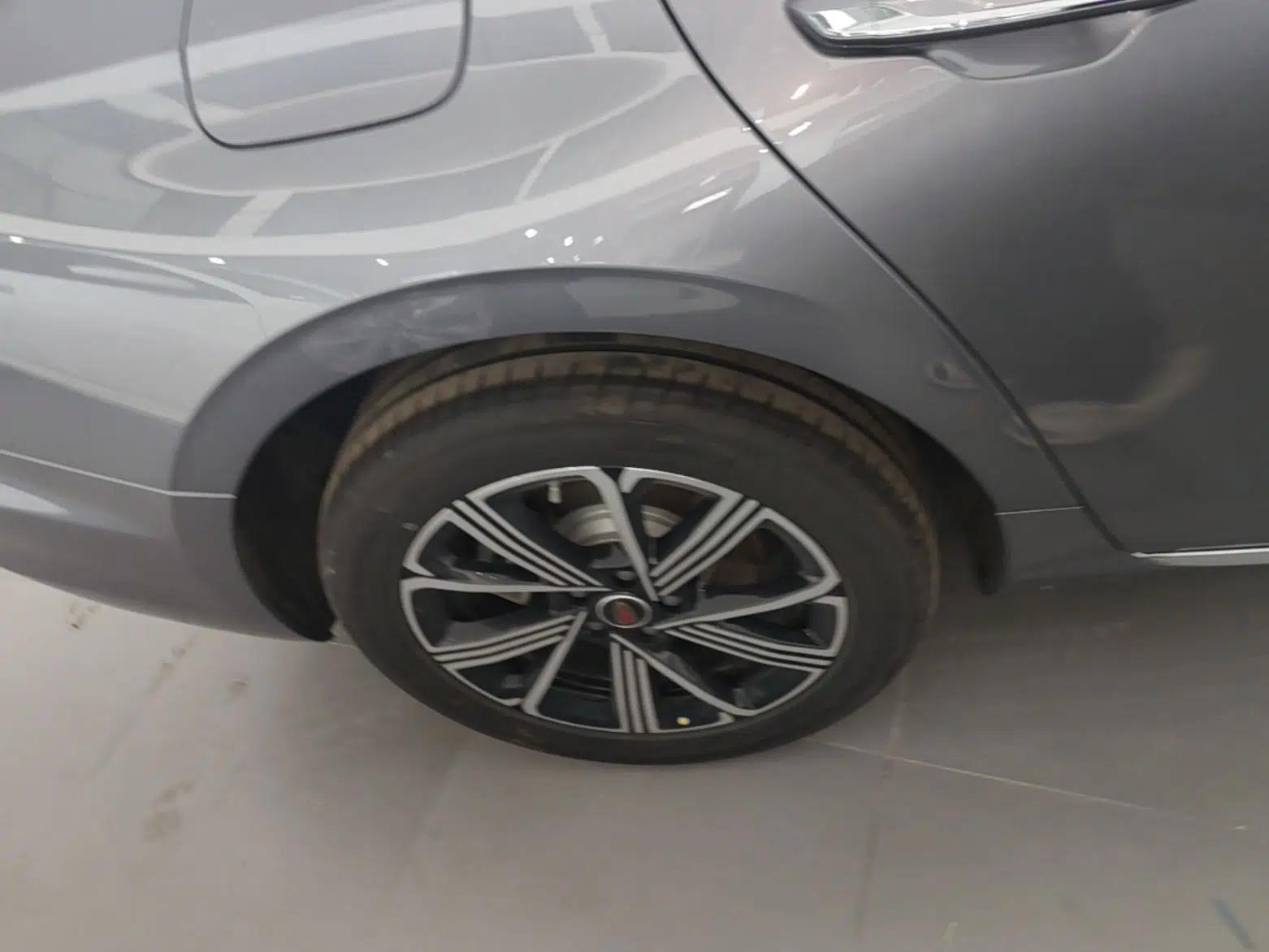 Hongqi H5 PHEV 2025 170 Super Hybrid Version — миниатюра 11