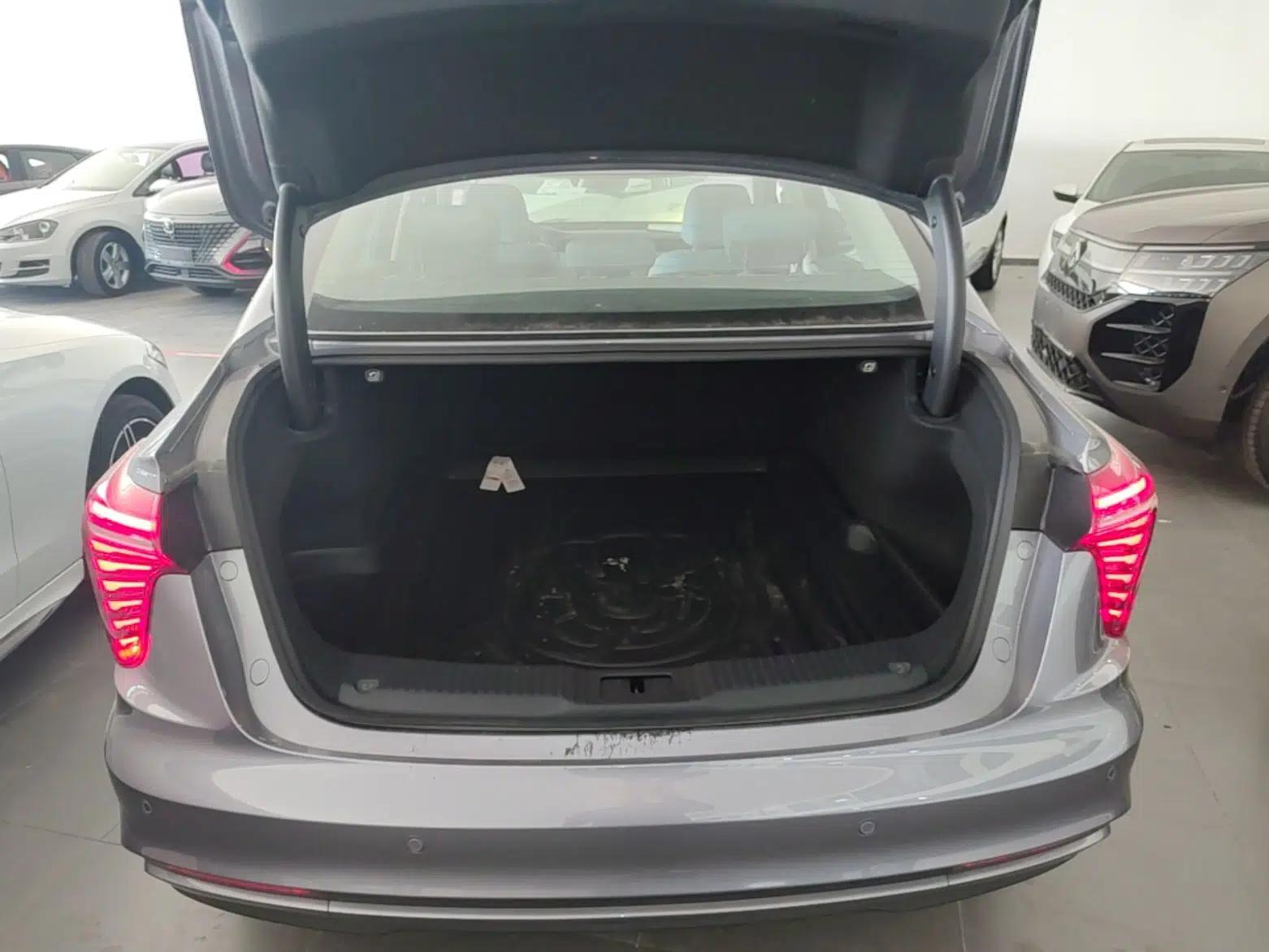 Hongqi H5 PHEV 2025 170 Super Hybrid Version — миниатюра 27