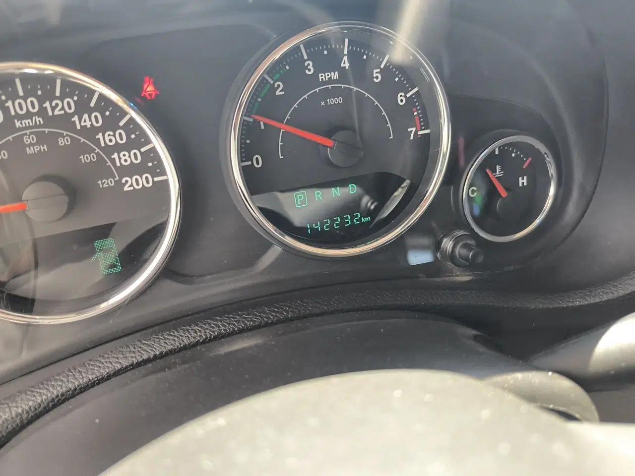 Jeep Wrangler 2015 3.0L Sahara Four-Door Edition — миниатюра 12