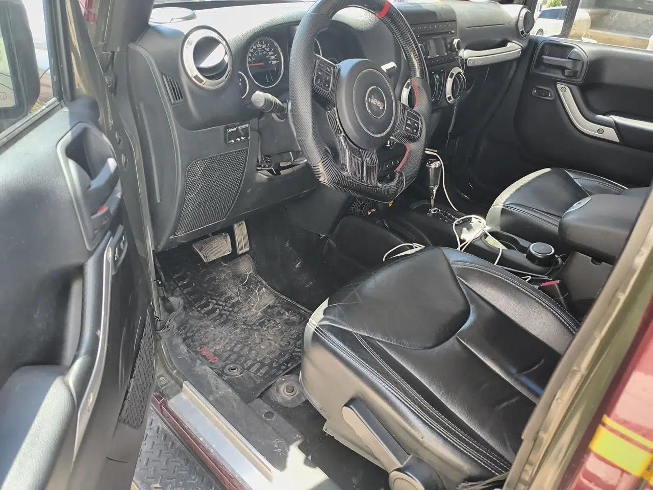 Jeep Wrangler 2015 3.0L Sahara Four-Door Edition — миниатюра 16