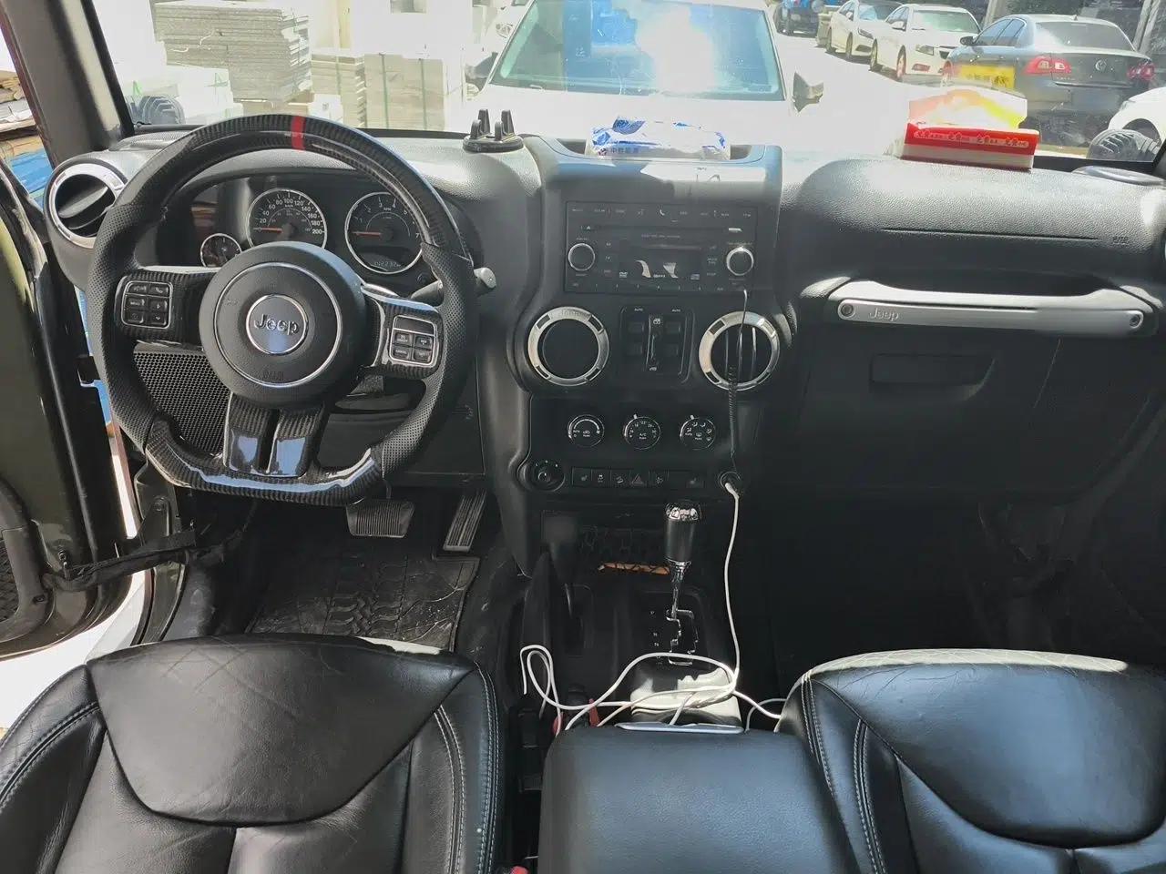 Jeep Wrangler 2015 3.0L Sahara Four-Door Edition — миниатюра 9