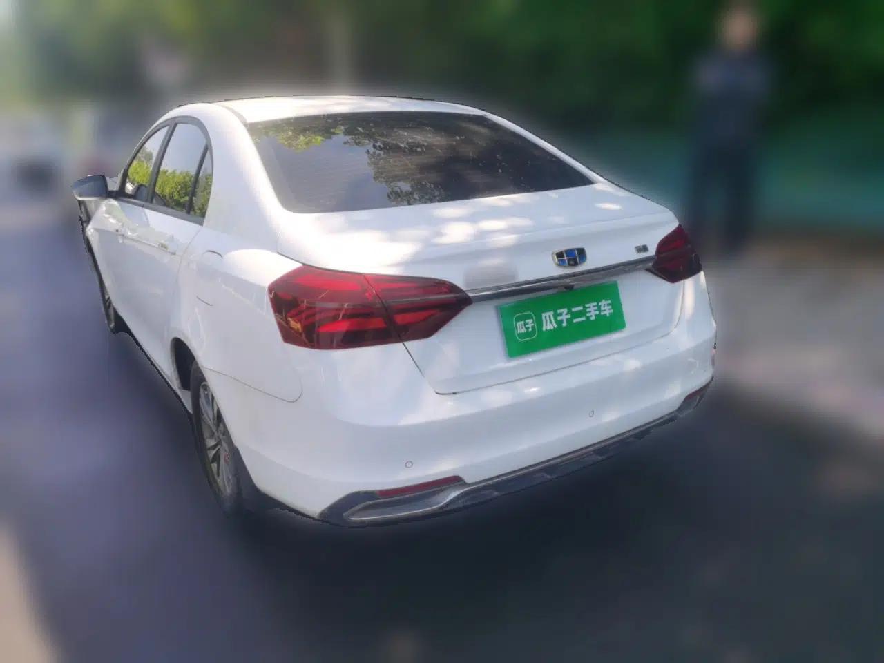 Geely Auto Emgrand 2018 1.5L Manual Luxury Model — миниатюра 4