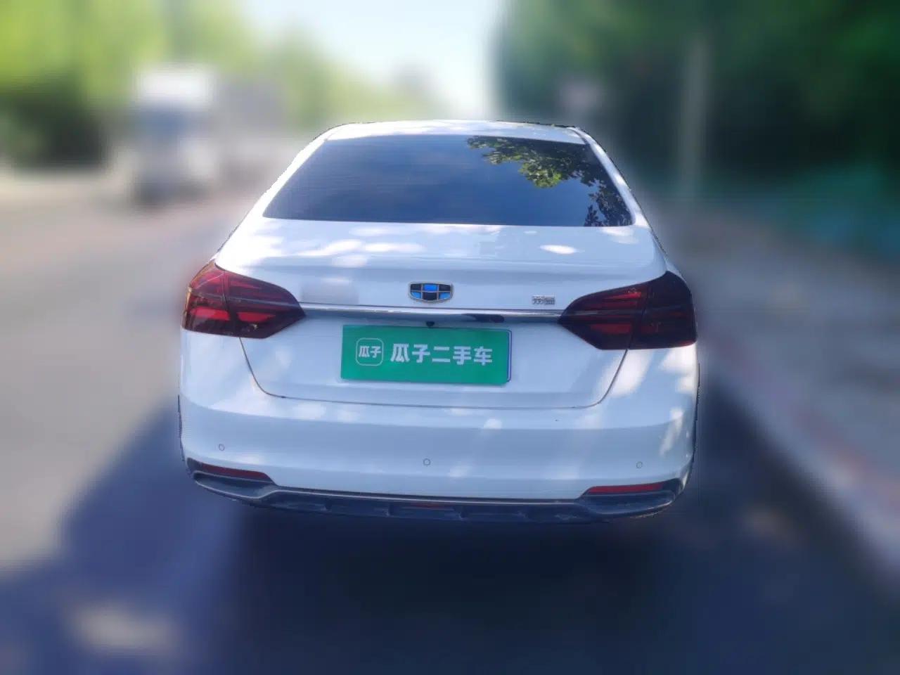 Geely Auto Emgrand 2018 1.5L Manual Luxury Model — миниатюра 5