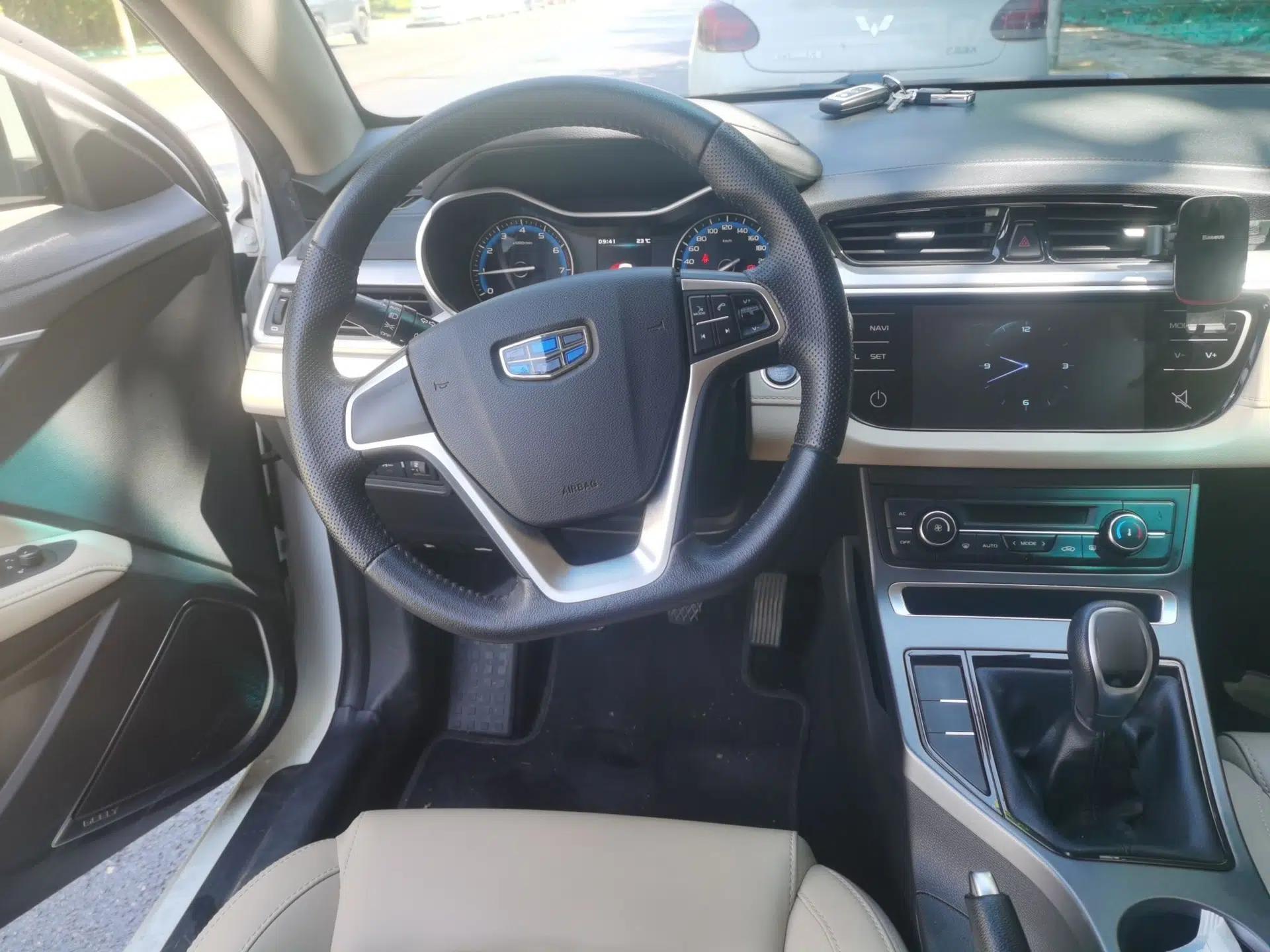 Geely Auto Emgrand 2018 1.5L Manual Luxury Model — миниатюра 10