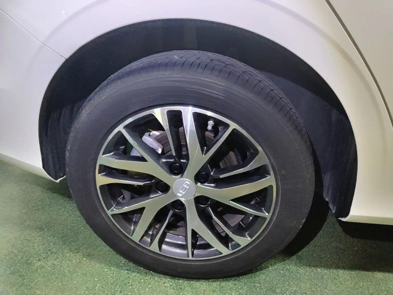 Geely Auto Emgrand 2025 4th Generation 1.5L CVT Longteng Edition — миниатюра 11