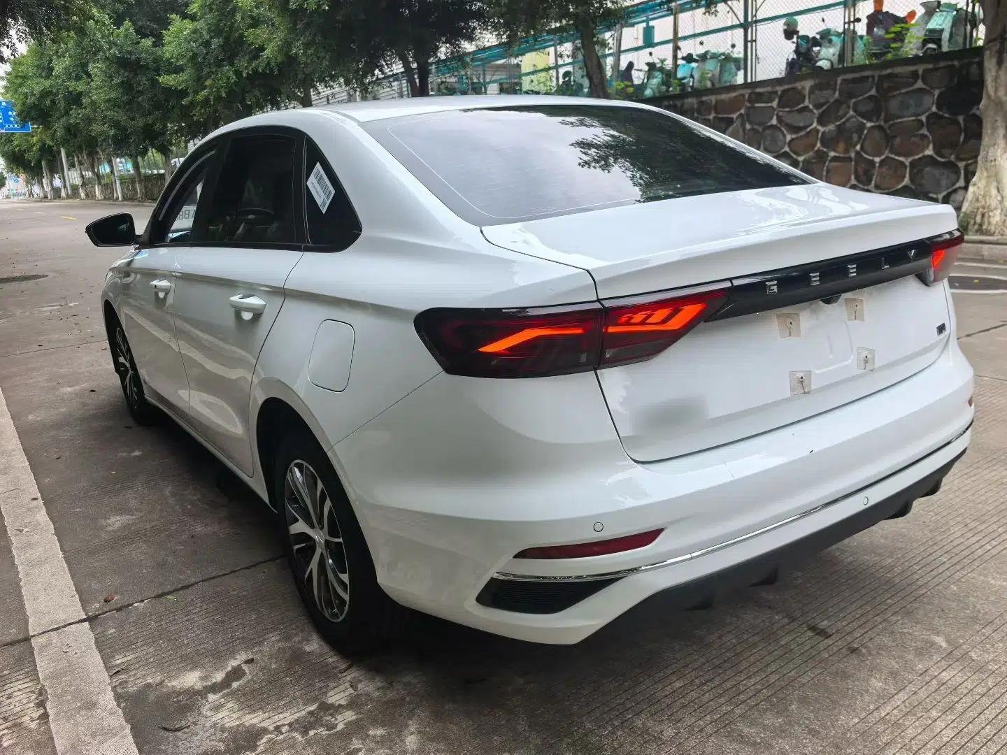 Geely Auto Emgrand 2025 4th Generation 1.5L CVT Longteng Edition — миниатюра 4