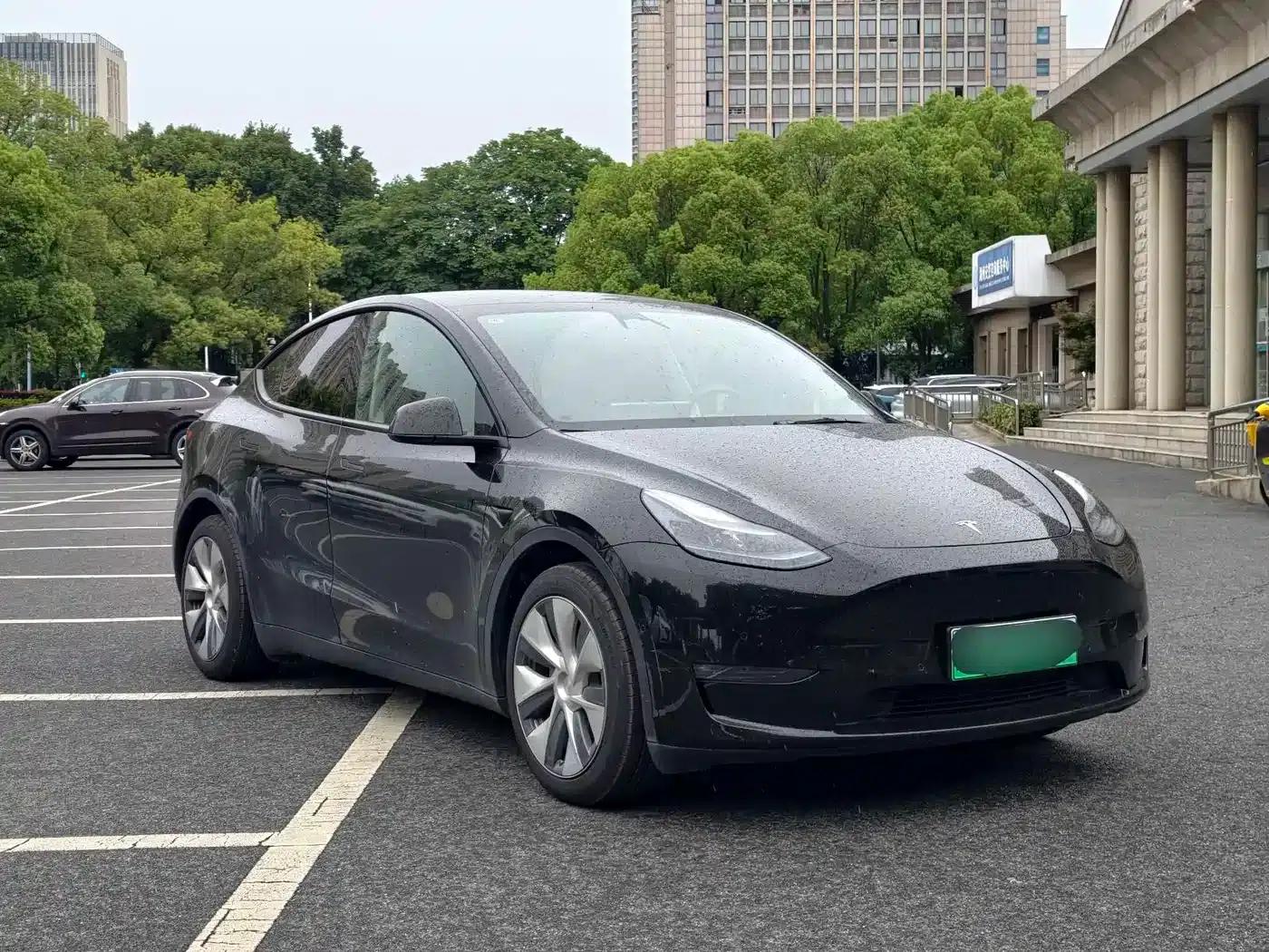 Model Y 2023 Long Range All-Wheel Drive — миниатюра 3