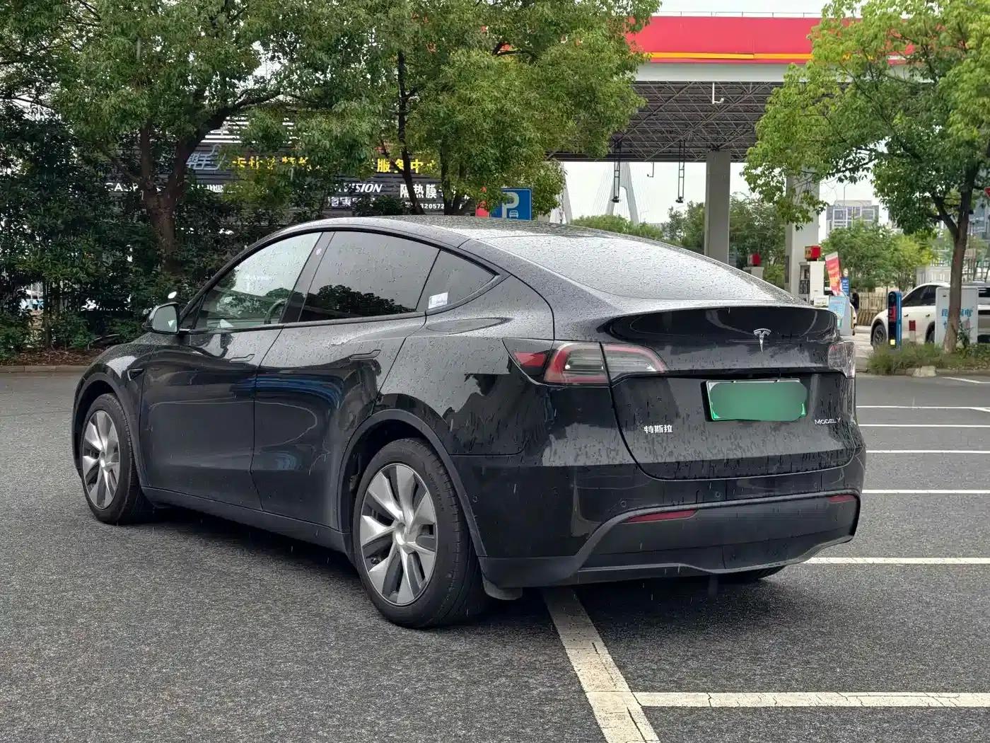 Model Y 2023 Long Range All-Wheel Drive — миниатюра 5
