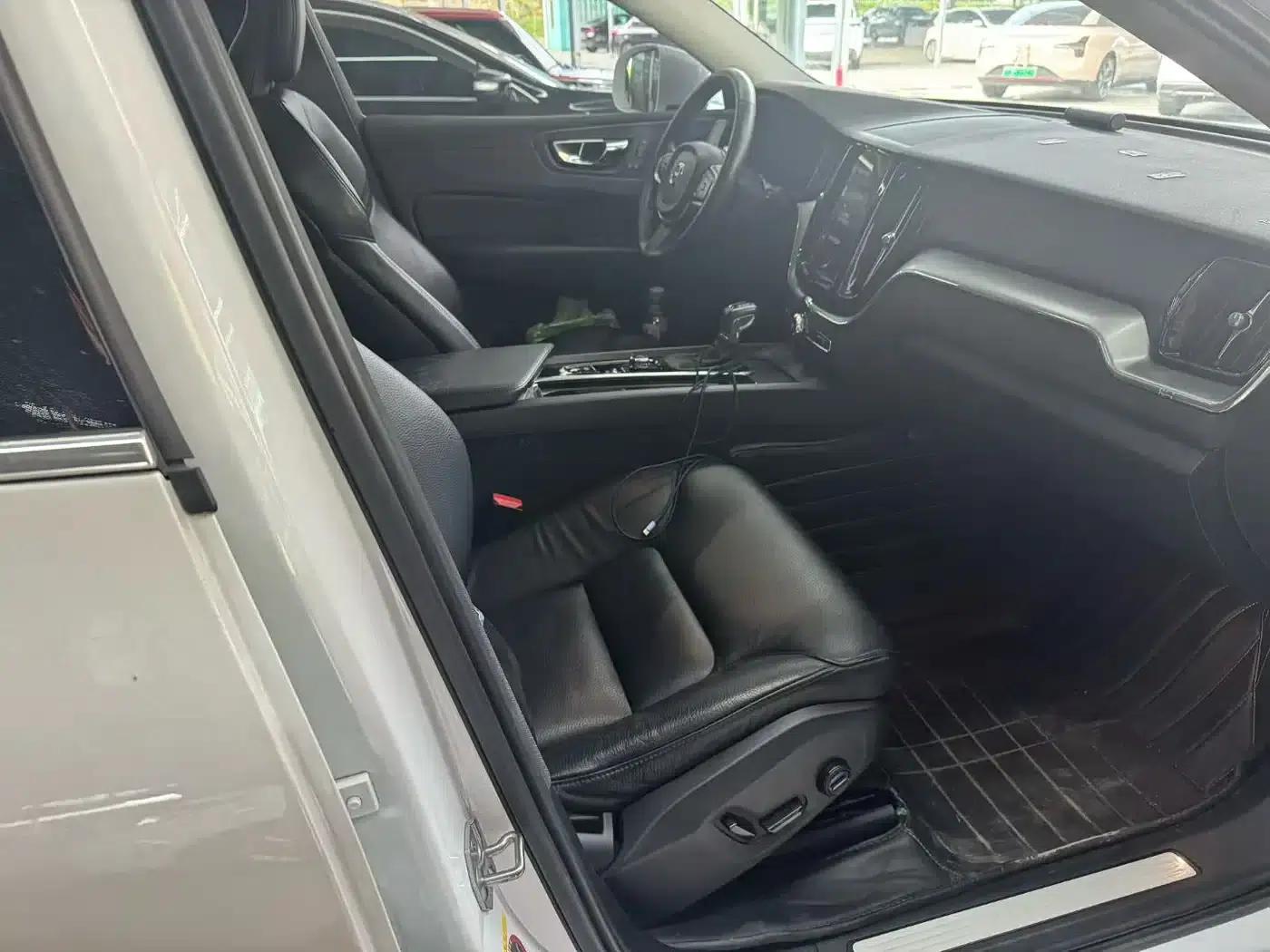 Volvo XC60 2019 T5 AWD Smart Edition (China VI Emission Standard) — миниатюра 4