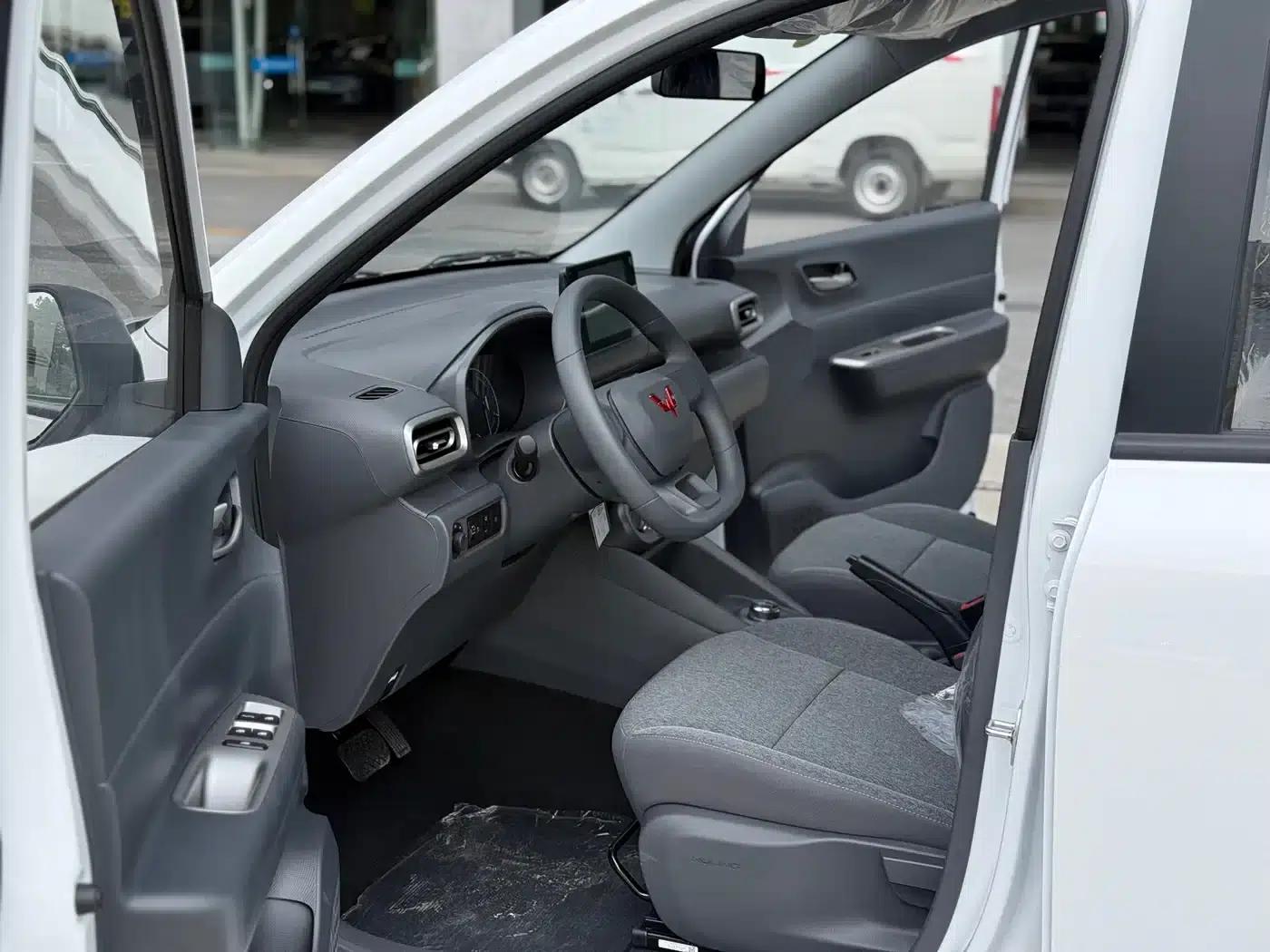 Wuling Hongguang New Energy 2025 Range-Extended Hybrid 50km Comfort Model — миниатюра 4