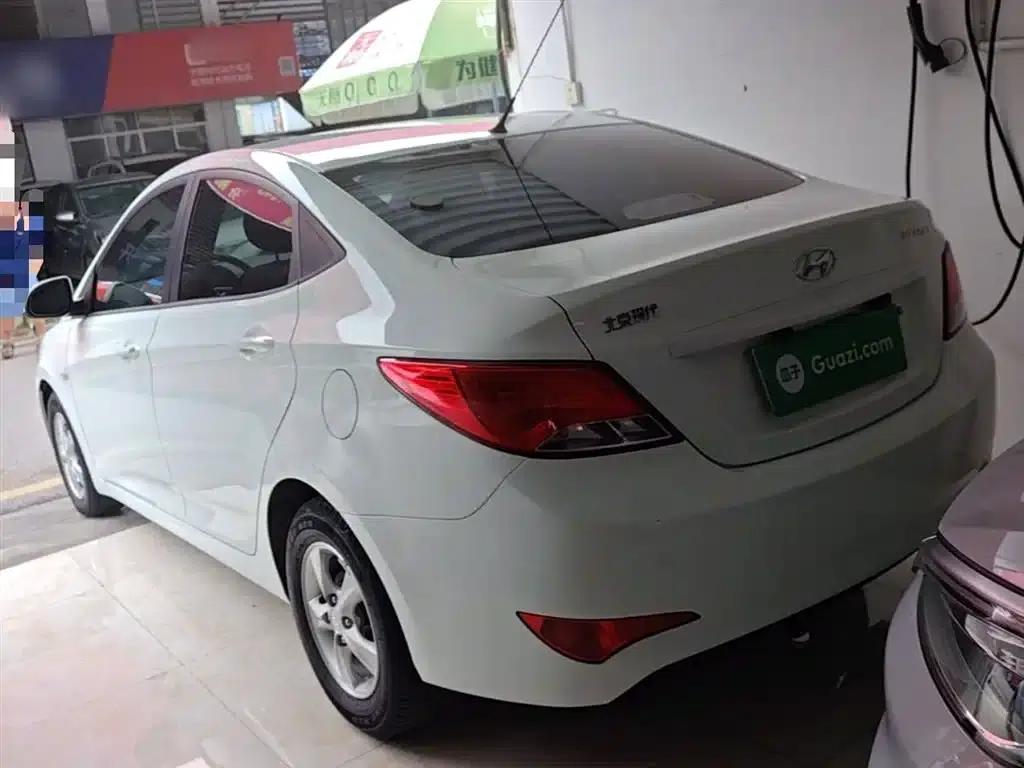 2014 Hyundai Reina 1.4L Automatic Intelligent GLS — миниатюра 4
