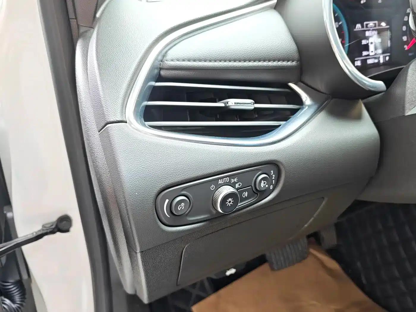 2019 Chevrolet Malibu XL 535T CVT Sporty Edition — миниатюра 12