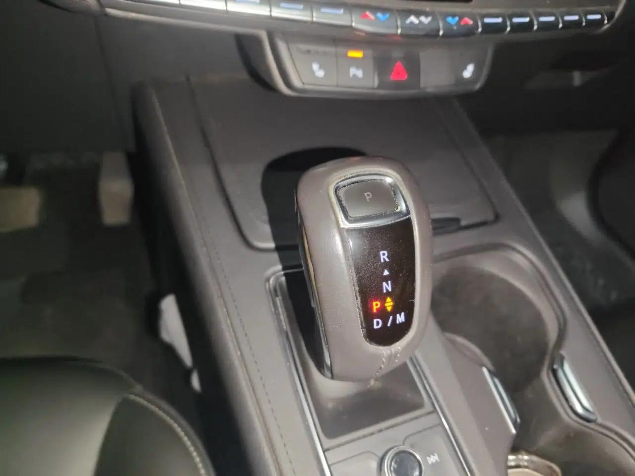 Cadillac XT4 2018 28T Two-Wheel Drive Leading Version — миниатюра 14