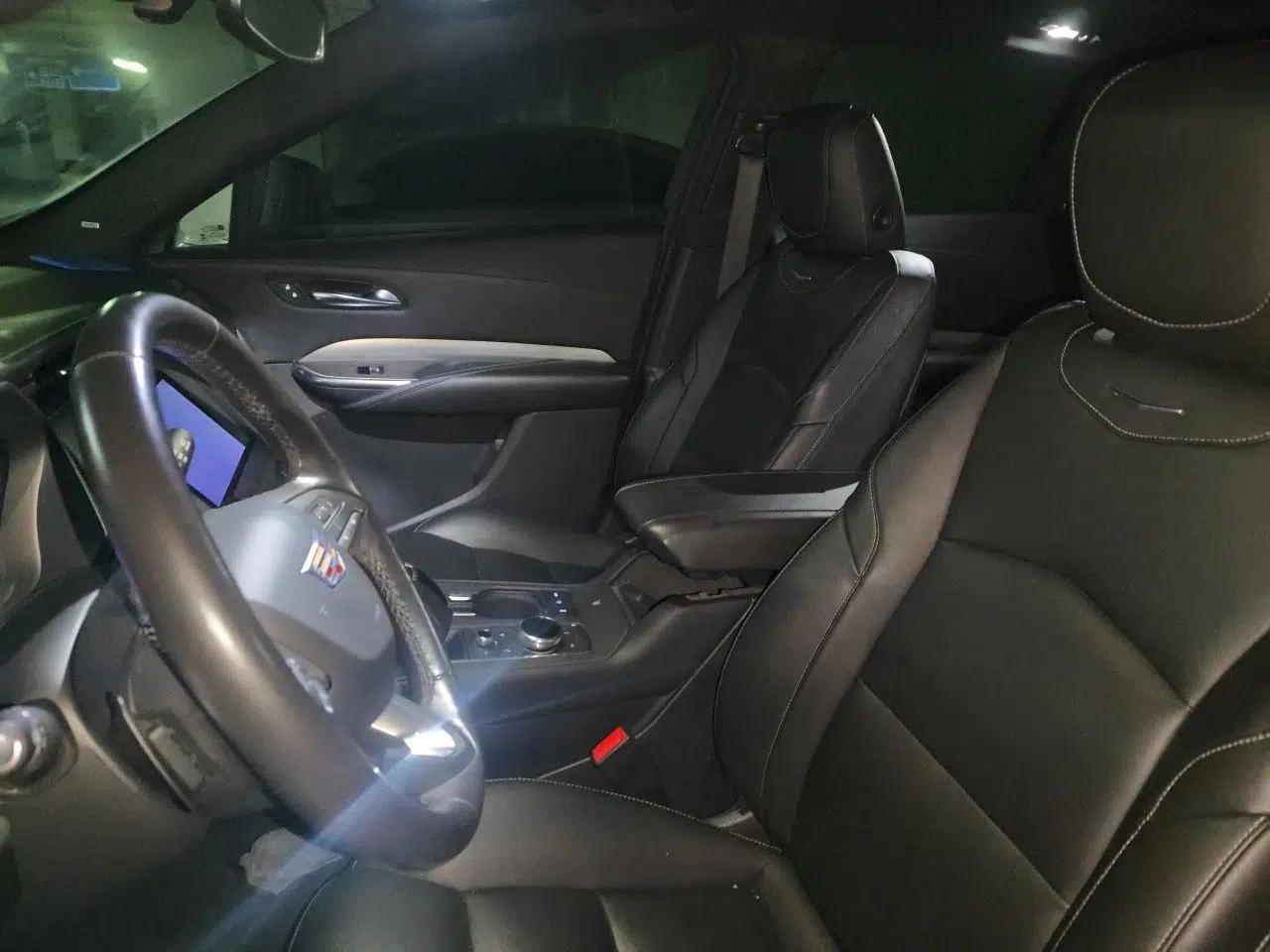 Cadillac XT4 2018 28T Two-Wheel Drive Leading Version — миниатюра 15