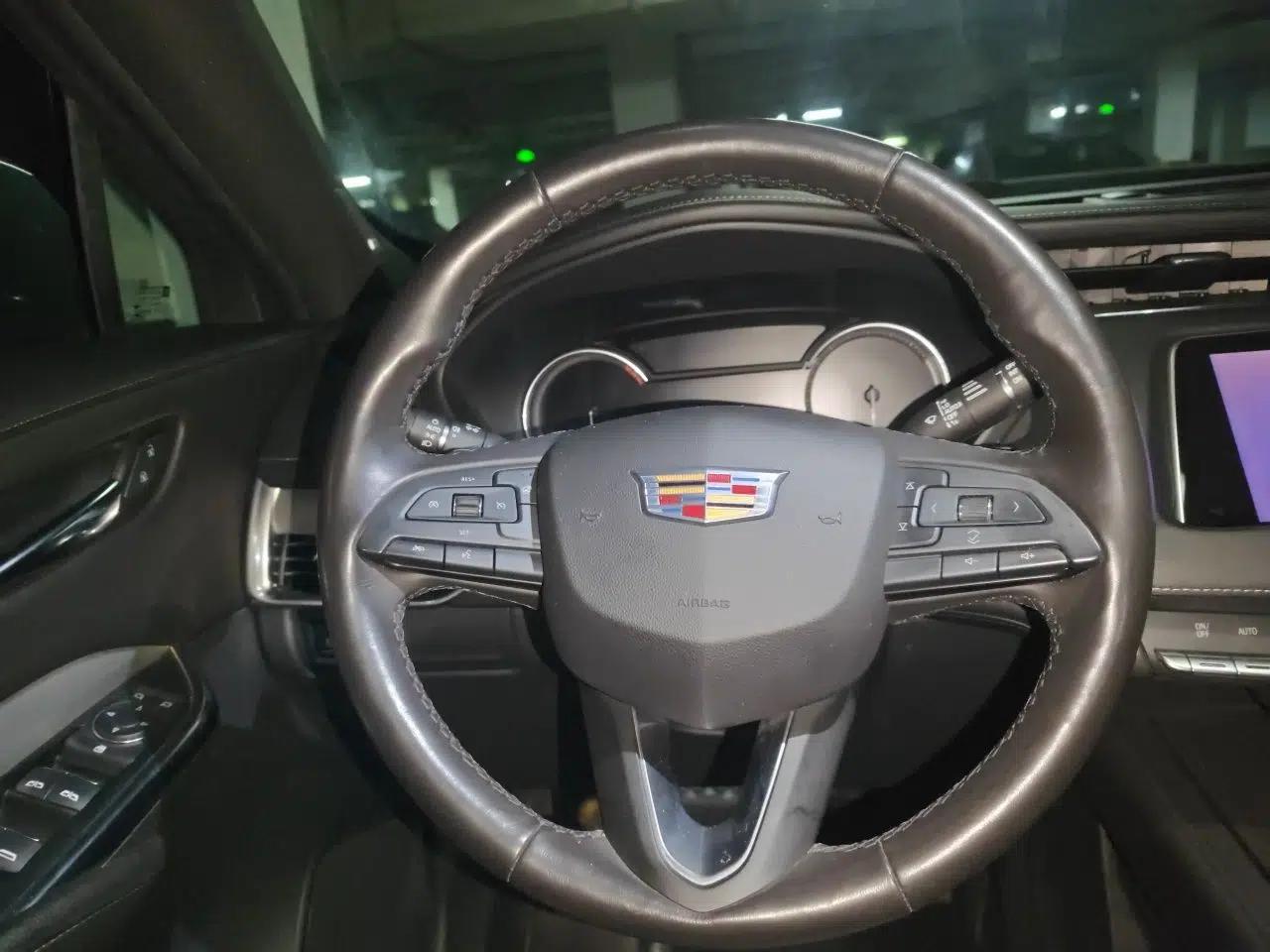 Cadillac XT4 2018 28T Two-Wheel Drive Leading Version — миниатюра 10