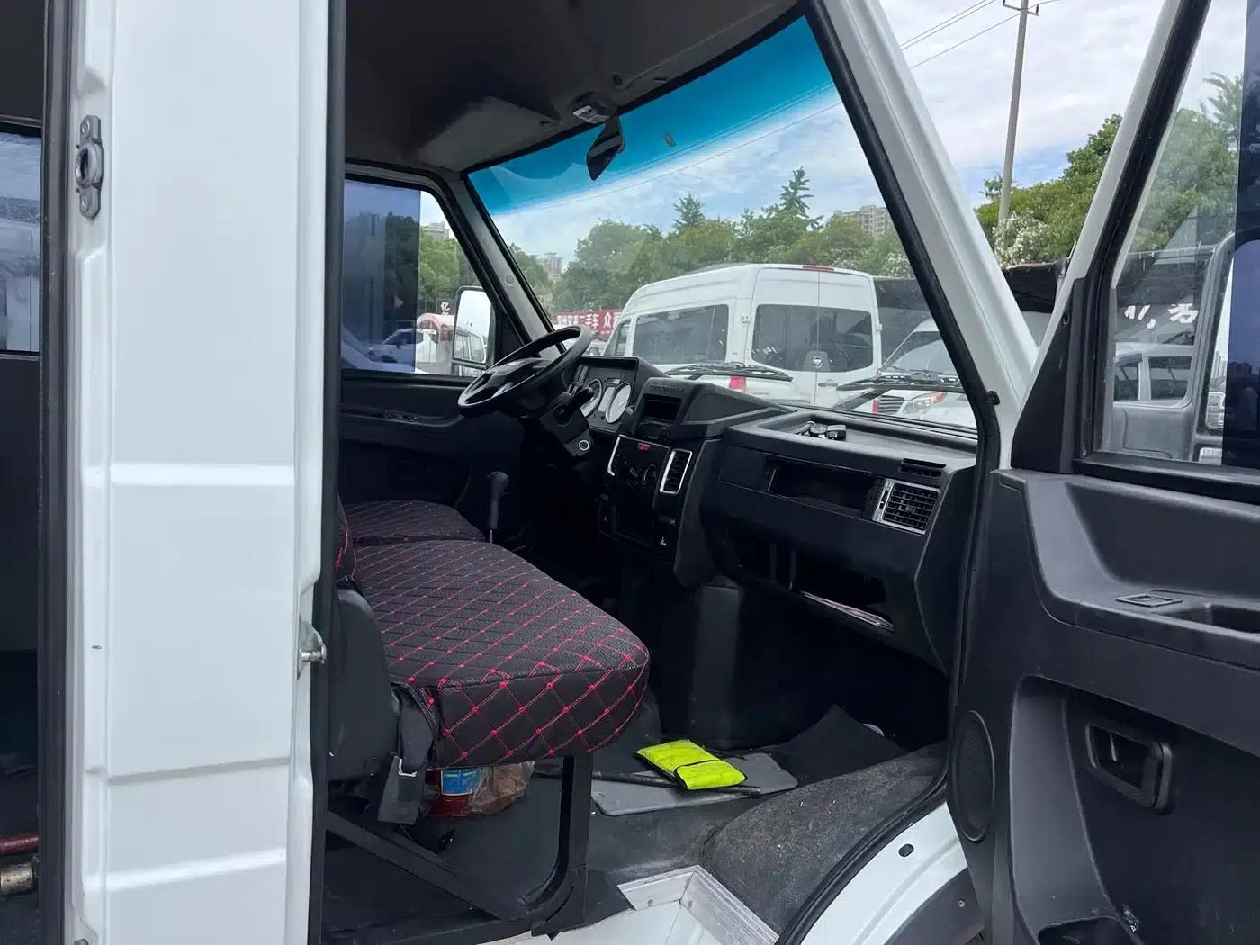 Iveco DeYi 2022 2.5T A37 M1 Bus, 5-9 Seats, Long Wheelbase, Mid-Roof, Dual Tires, Side Sliding Door — миниатюра 7